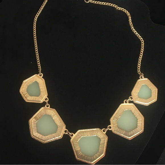 Vintage Chunky Green Stone Necklace - Picture 3 of 10